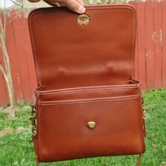 Vintage Coach Court Bag #9870 British Tan Leather | USA Made - Picture 9 of 14